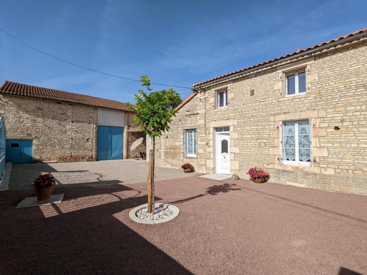 Maison Lumineuse Avec Cour Privative, Proche Sites Culturels, Tout Confort, Equipe Bebe, Wifi Inclus - Fr-1-653-98 Puyreaux Exterior foto